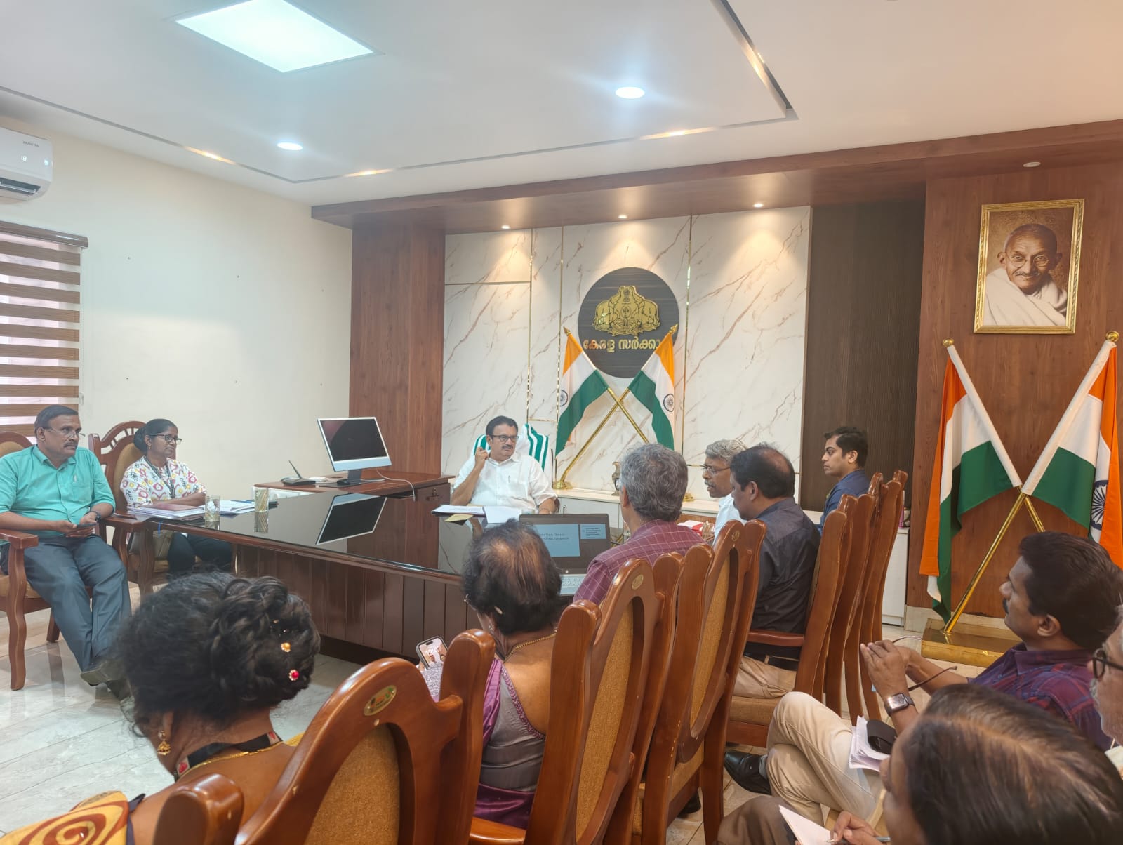 DHS - OFFICIALS HOLD MEETING WITH HEALTH MINISTER SHRI. K. MURALEEDHARAN TO STRENGTHEN EBOLA PREPAREDNESS MEASURES